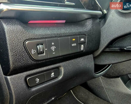 Серый Киа Niro, объемом двигателя 0 л и пробегом 96 тыс. км за 19500 $, фото 30 на Automoto.ua