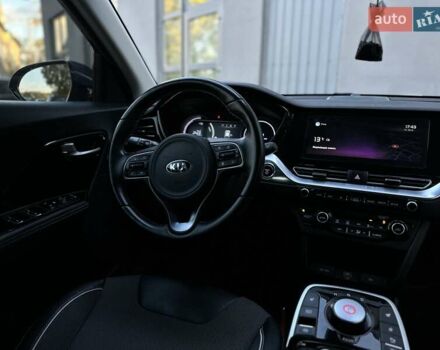Серый Киа Niro, объемом двигателя 0 л и пробегом 88 тыс. км за 18500 $, фото 24 на Automoto.ua