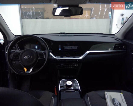 Серый Киа Niro, объемом двигателя 0 л и пробегом 108 тыс. км за 19900 $, фото 9 на Automoto.ua
