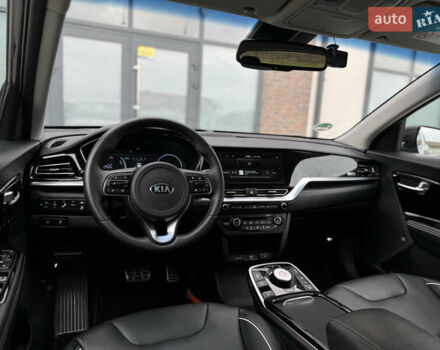 Серый Киа Niro, объемом двигателя 0 л и пробегом 139 тыс. км за 18900 $, фото 53 на Automoto.ua