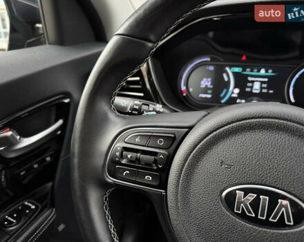 Серый Киа Niro, объемом двигателя 0 л и пробегом 156 тыс. км за 18500 $, фото 72 на Automoto.ua