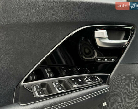 Серый Киа Niro, объемом двигателя 0 л и пробегом 139 тыс. км за 18900 $, фото 70 на Automoto.ua