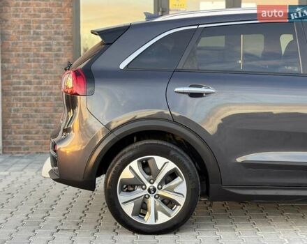 Сірий Кіа Niro, об'ємом двигуна 0 л та пробігом 135 тис. км за 17500 $, фото 31 на Automoto.ua