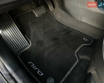 Серый Киа Niro, объемом двигателя 0 л и пробегом 74 тыс. км за 18200 $, фото 32 на Automoto.ua