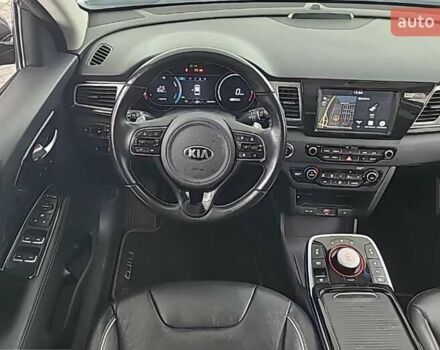 Серый Киа Niro, объемом двигателя 0 л и пробегом 125 тыс. км за 19250 $, фото 66 на Automoto.ua