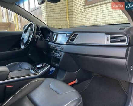Серый Киа Niro, объемом двигателя 0 л и пробегом 125 тыс. км за 19250 $, фото 38 на Automoto.ua