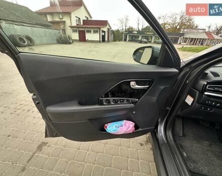 Серый Киа Niro, объемом двигателя 0 л и пробегом 117 тыс. км за 19700 $, фото 14 на Automoto.ua