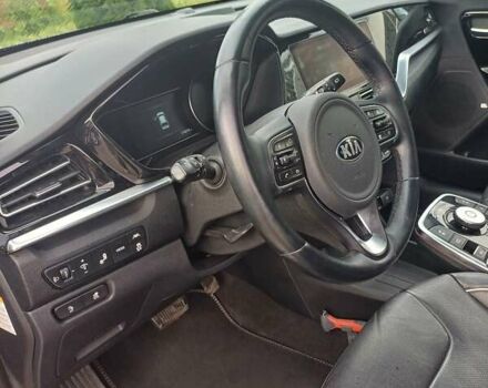 Серый Киа Niro, объемом двигателя 0 л и пробегом 170 тыс. км за 18600 $, фото 17 на Automoto.ua