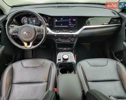 Сірий Кіа Niro, об'ємом двигуна 0 л та пробігом 118 тис. км за 19999 $, фото 4 на Automoto.ua