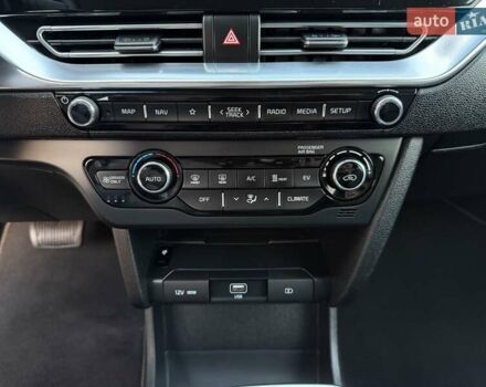 Сірий Кіа Niro, об'ємом двигуна 0 л та пробігом 118 тис. км за 20499 $, фото 55 на Automoto.ua