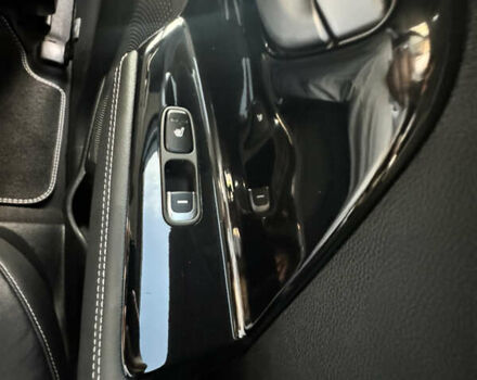 Серый Киа Niro, объемом двигателя 0 л и пробегом 93 тыс. км за 22500 $, фото 23 на Automoto.ua