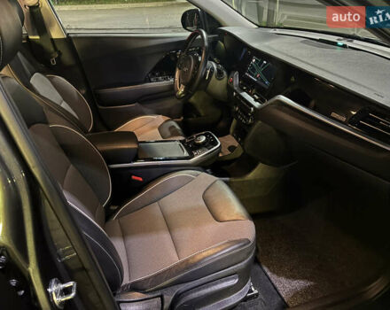 Серый Киа Niro, объемом двигателя 0 л и пробегом 116 тыс. км за 17999 $, фото 16 на Automoto.ua