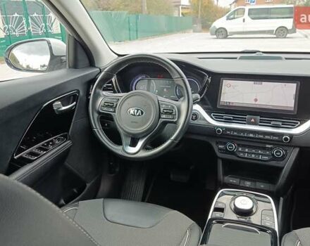 Серый Киа Niro, объемом двигателя 0 л и пробегом 82 тыс. км за 19500 $, фото 23 на Automoto.ua
