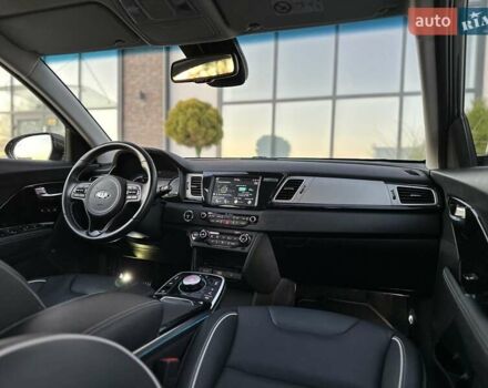 Серый Киа Niro, объемом двигателя 0 л и пробегом 74 тыс. км за 18200 $, фото 42 на Automoto.ua