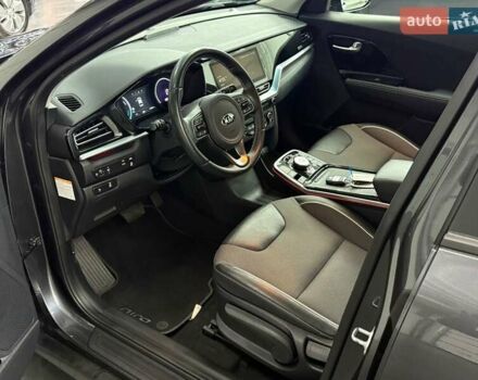 Сірий Кіа Niro, об'ємом двигуна 0 л та пробігом 114 тис. км за 18329 $, фото 14 на Automoto.ua