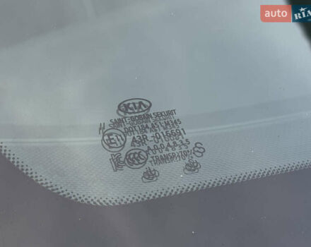 Серый Киа Niro, объемом двигателя 0 л и пробегом 156 тыс. км за 18500 $, фото 46 на Automoto.ua