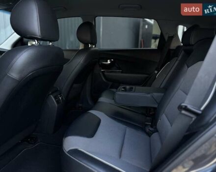 Серый Киа Niro, объемом двигателя 0 л и пробегом 88 тыс. км за 18500 $, фото 33 на Automoto.ua