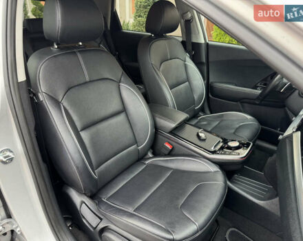 Серый Киа Niro, объемом двигателя 0 л и пробегом 118 тыс. км за 19350 $, фото 111 на Automoto.ua