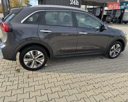 Серый Киа Niro, объемом двигателя 0 л и пробегом 149 тыс. км за 18200 $, фото 13 на Automoto.ua