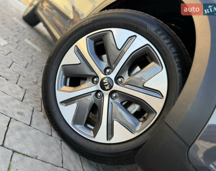 Серый Киа Niro, объемом двигателя 0 л и пробегом 145 тыс. км за 18800 $, фото 104 на Automoto.ua