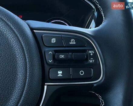 Сірий Кіа Niro, об'ємом двигуна 0 л та пробігом 58 тис. км за 23400 $, фото 46 на Automoto.ua