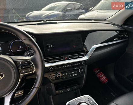 Серый Киа Niro, объемом двигателя 0 л и пробегом 110 тыс. км за 21200 $, фото 33 на Automoto.ua