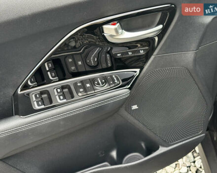 Серый Киа Niro, объемом двигателя 0 л и пробегом 112 тыс. км за 20800 $, фото 23 на Automoto.ua