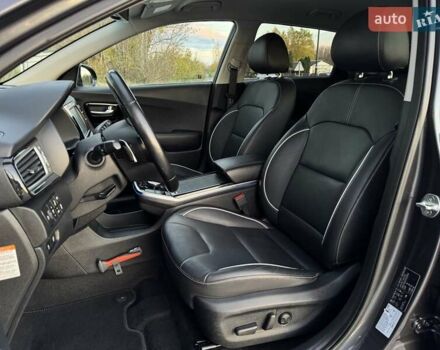 Сірий Кіа Niro, об'ємом двигуна 0 л та пробігом 135 тис. км за 17500 $, фото 3 на Automoto.ua