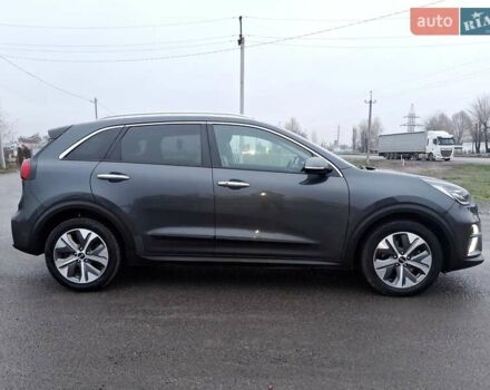 Серый Киа Niro, объемом двигателя 0 л и пробегом 150 тыс. км за 19300 $, фото 6 на Automoto.ua