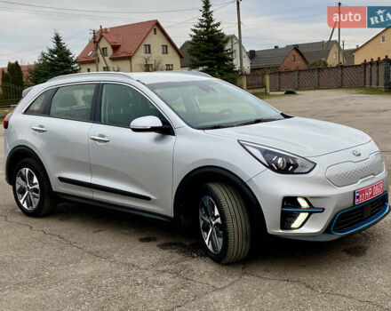Серый Киа Niro, объемом двигателя 0 л и пробегом 95 тыс. км за 17200 $, фото 2 на Automoto.ua