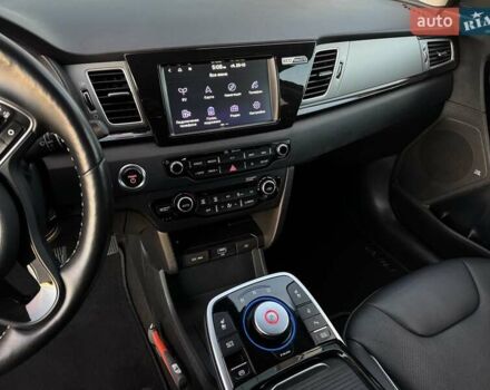 Сірий Кіа Niro, об'ємом двигуна 0 л та пробігом 135 тис. км за 17500 $, фото 48 на Automoto.ua