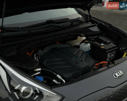 Серый Киа Niro, объемом двигателя 0 л и пробегом 164 тыс. км за 17550 $, фото 24 на Automoto.ua