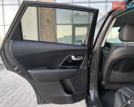 Серый Киа Niro, объемом двигателя 0 л и пробегом 74 тыс. км за 18200 $, фото 34 на Automoto.ua