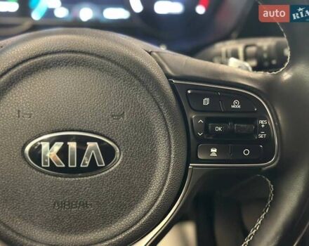 Сірий Кіа Niro, об'ємом двигуна 0 л та пробігом 155 тис. км за 18800 $, фото 22 на Automoto.ua