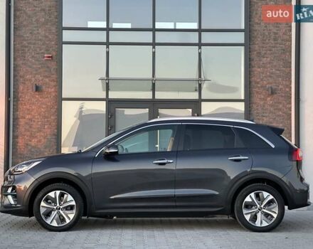 Серый Киа Niro, объемом двигателя 0 л и пробегом 74 тыс. км за 18200 $, фото 9 на Automoto.ua