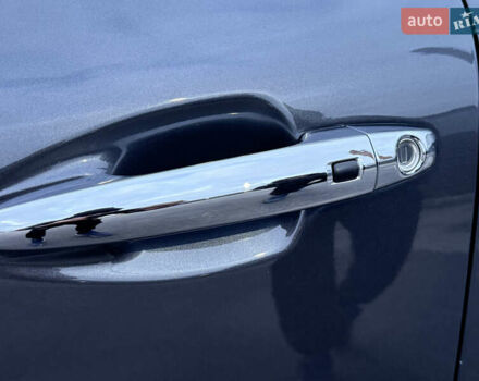 Серый Киа Niro, объемом двигателя 0 л и пробегом 165 тыс. км за 18000 $, фото 32 на Automoto.ua