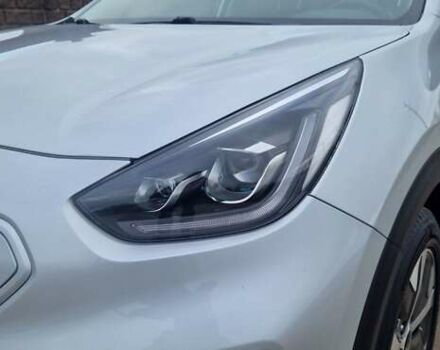 Серый Киа Niro, объемом двигателя 0 л и пробегом 167 тыс. км за 18400 $, фото 2 на Automoto.ua