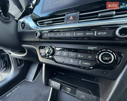 Серый Киа Niro, объемом двигателя 0 л и пробегом 85 тыс. км за 18999 $, фото 40 на Automoto.ua