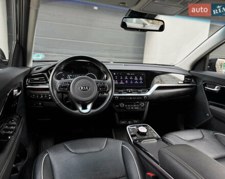 Серый Киа Niro, объемом двигателя 0 л и пробегом 156 тыс. км за 18500 $, фото 51 на Automoto.ua
