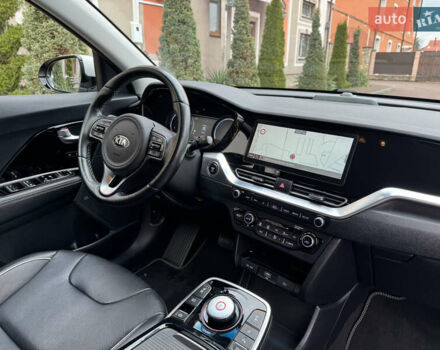 Серый Киа Niro, объемом двигателя 0 л и пробегом 118 тыс. км за 19350 $, фото 115 на Automoto.ua