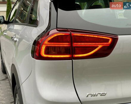 Сірий Кіа Niro, об'ємом двигуна 0 л та пробігом 63 тис. км за 20899 $, фото 20 на Automoto.ua