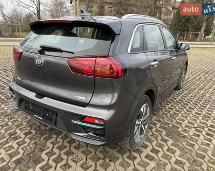 Сірий Кіа Niro, об'ємом двигуна 0 л та пробігом 150 тис. км за 17350 $, фото 11 на Automoto.ua