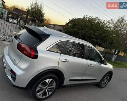 Сірий Кіа Niro, об'ємом двигуна 0 л та пробігом 120 тис. км за 22200 $, фото 13 на Automoto.ua