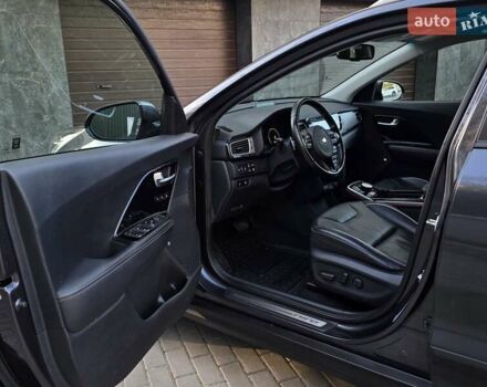 Серый Киа Niro, объемом двигателя 0 л и пробегом 144 тыс. км за 17250 $, фото 18 на Automoto.ua