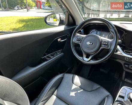 Серый Киа Niro, объемом двигателя 0 л и пробегом 143 тыс. км за 17900 $, фото 24 на Automoto.ua