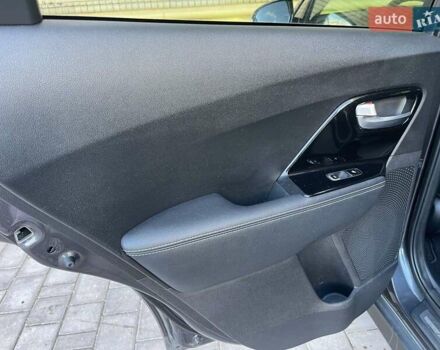 Серый Киа Niro, объемом двигателя 0 л и пробегом 125 тыс. км за 19250 $, фото 48 на Automoto.ua