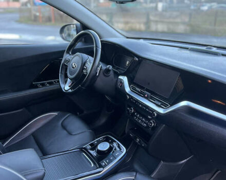 Серый Киа Niro, объемом двигателя 0 л и пробегом 133 тыс. км за 19500 $, фото 24 на Automoto.ua