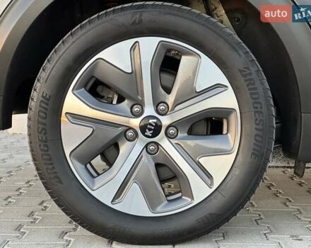 Серый Киа Niro, объемом двигателя 0 л и пробегом 74 тыс. км за 18200 $, фото 21 на Automoto.ua