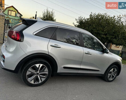 Сірий Кіа Niro, об'ємом двигуна 0 л та пробігом 120 тис. км за 22200 $, фото 14 на Automoto.ua