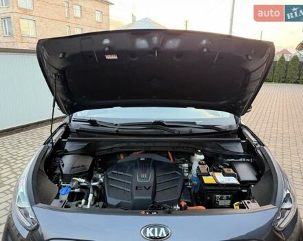 Сірий Кіа Niro, об'ємом двигуна 0 л та пробігом 118 тис. км за 20499 $, фото 97 на Automoto.ua